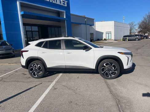 New 2026 Chevrolet Trax RS w/ Driver Confidence Package FWD image 2