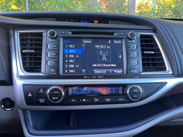 Used 2016 Toyota Highlander Limited AWD/4WD image 17