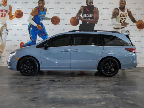 Used 2023 Honda Odyssey Sport image 17