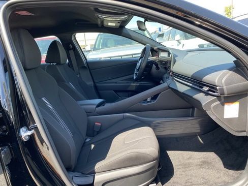 New 2025 Hyundai Elantra SEL image 32