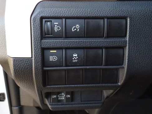 Used 2024 Toyota Tacoma TRD Off-Road image 18