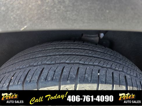 Used 2024 GMC Terrain SLT image 12