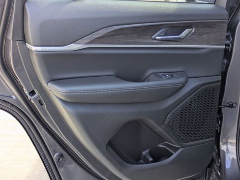 New 2025 Jeep Grand Cherokee Limited image 14