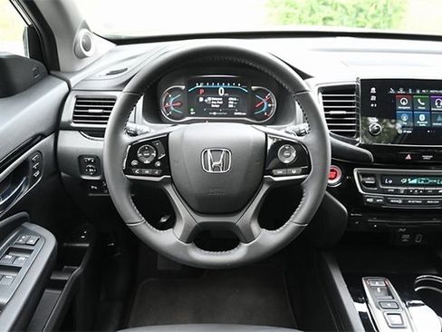 Certified 2022 Honda Pilot Touring image 30