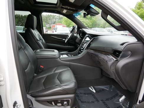 Used 2018 Cadillac Escalade ESV Platinum AWD/4WD image 8