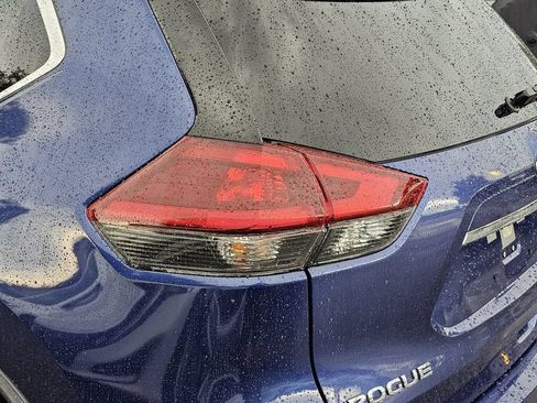 Used 2019 Nissan Rogue SV FWD image 6