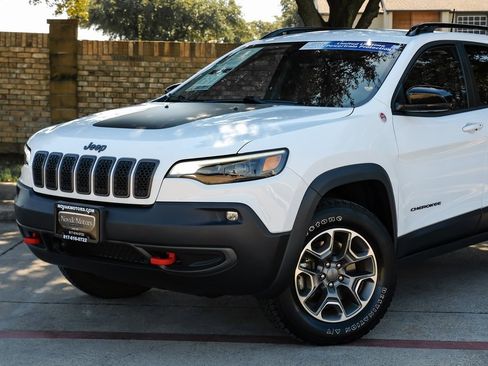 Used 2022 Jeep Cherokee Trailhawk w/ Premium Leather Package image 12