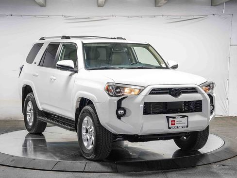 Certified 2023 Toyota 4Runner SR5 Premium w/ Moonroof Package AWD/4WD image 5