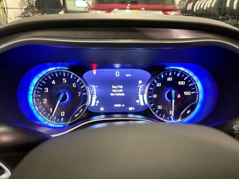 Used 2025 Chrysler Pacifica Select FWD image 9