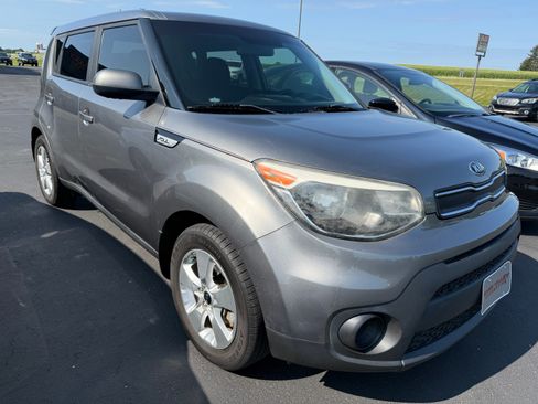 Used 2018 Kia Soul w/ Convenience Package FWD image 2