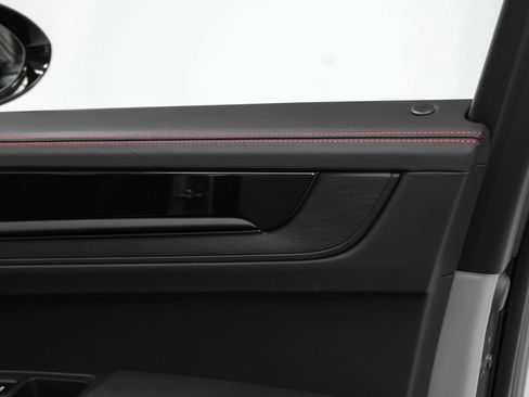 Certified 2025 Porsche Cayenne GTS AWD/4WD image 29