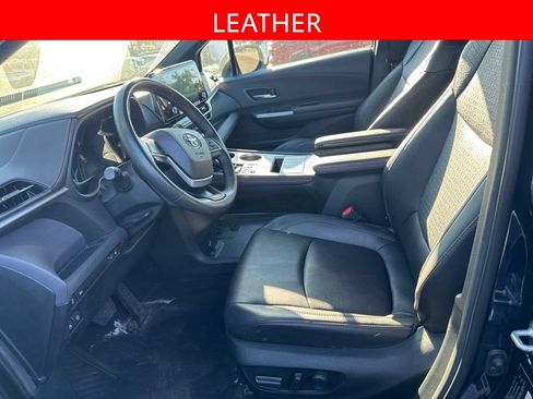 Used 2024 Toyota Sienna XSE AWD/4WD image 5