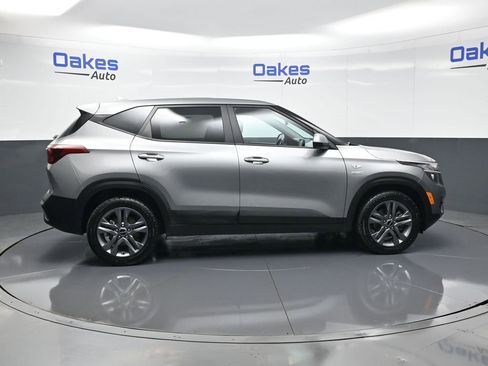 Used 2023 Kia Seltos LX image 9