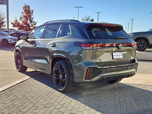 New 2026 Volkswagen Tiguan SE R-Line image 2