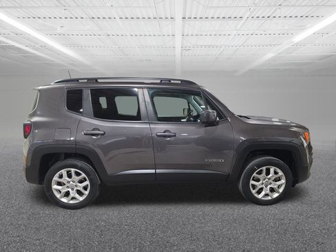 Used 2018 Jeep Renegade Latitude w/ Cold Weather Group image 5