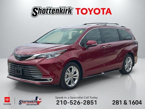 Used 2023 Toyota Sienna Platinum FWD image 1
