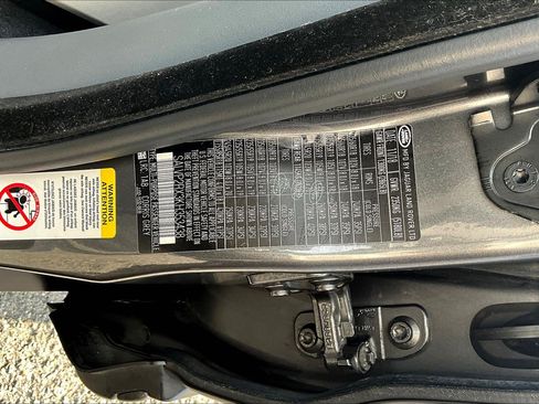 Used 2019 Land Rover Range Rover Evoque SE AWD/4WD image 34