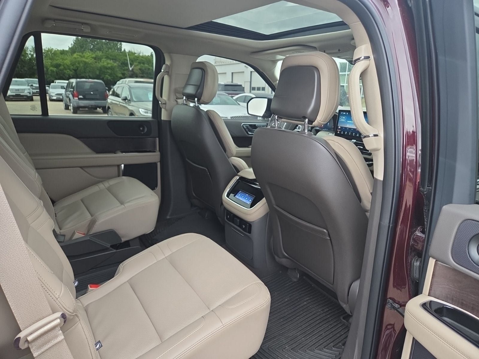 Used 2023 Lincoln Navigator 4WD image 15