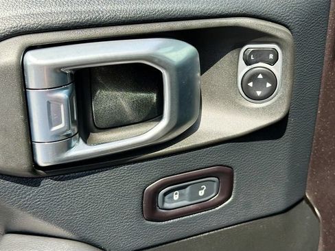 Used 2019 Jeep Wrangler Unlimited Rubicon AWD/4WD image 18