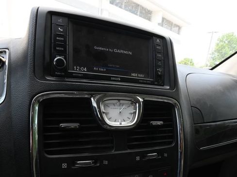 Used 2013 Chrysler Town & Country Touring FWD image 12
