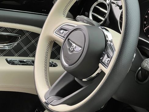 Used 2023 Bentley Bentayga Speed image 40