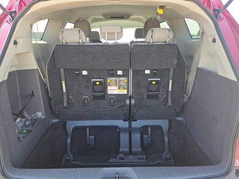Used 2024 Toyota Sienna LE FWD image 26