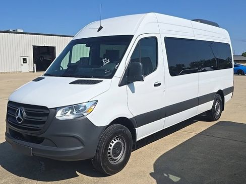 Used 2025 Mercedes-Benz Sprinter 2500 image 3
