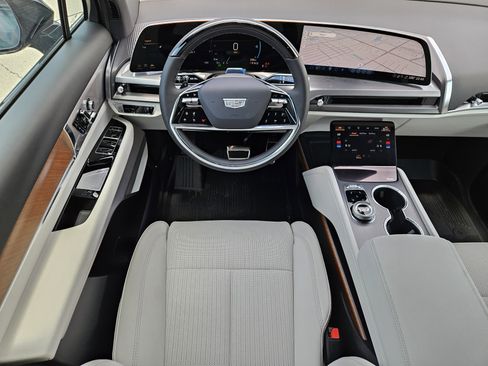 New 2026 Cadillac Vistiq Luxury w/ LPO, Floor Liner Package image 15