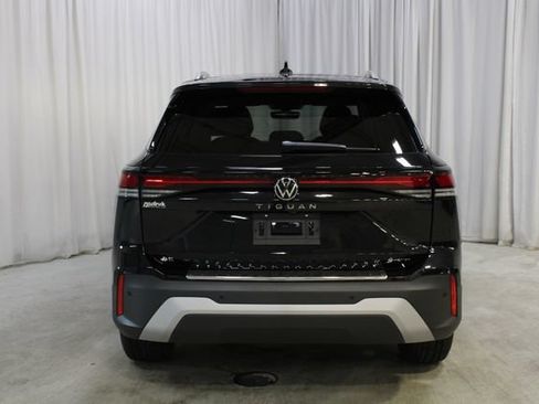 New 2026 Volkswagen Tiguan SE AWD/4WD image 24