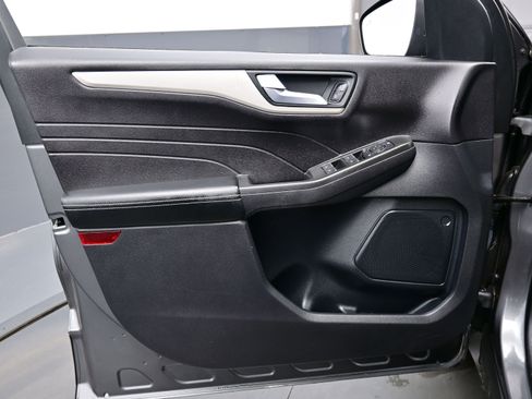 Used 2021 Ford Escape SEL image 9