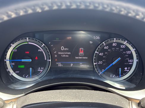 Used 2020 Toyota Highlander XLE FWD image 31