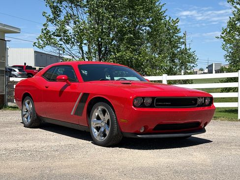 Used 2013 Dodge Challenger R/T image 1
