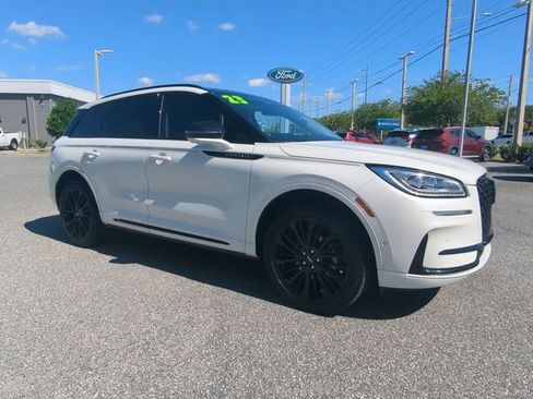 Used 2023 Lincoln Corsair Reserve w/ Equipment Group 202A AWD/4WD image 2