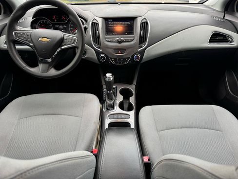 Used 2019 Chevrolet Cruze LT w/ Convenience Package FWD image 13