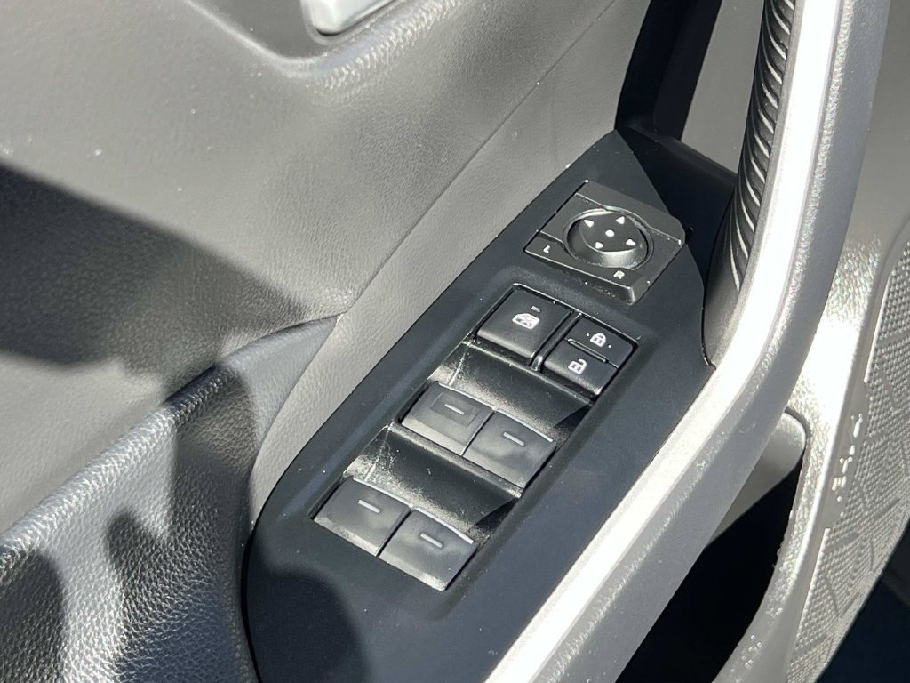 Used 2025 Toyota RAV4 XLE AWD/4WD image 22
