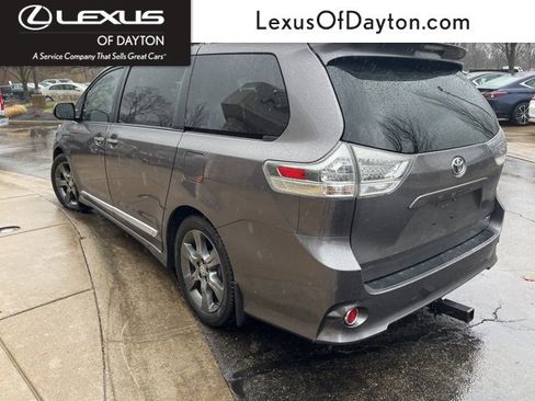 Used 2016 Toyota Sienna L image 6