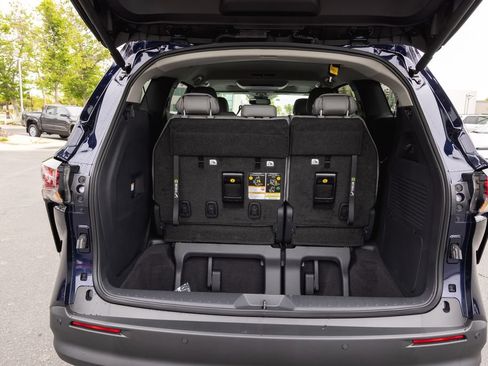 New 2026 Toyota Sienna XLE FWD image 8