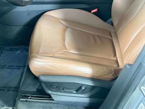 Used 2022 Audi Q8 Premium w/ Convenience Package image 18