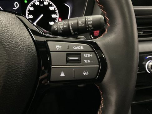 Used 2025 Honda Pilot TrailSport image 13