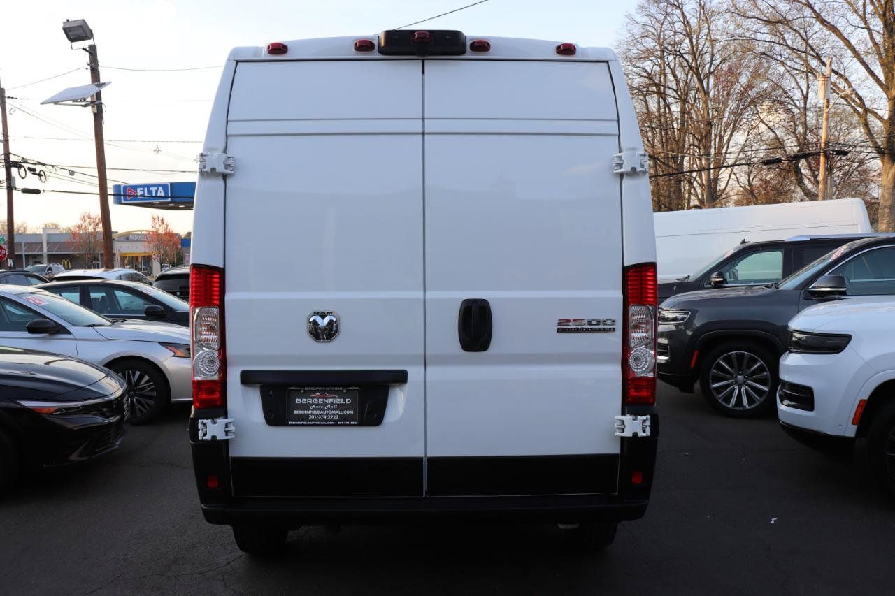 Used 2025 RAM ProMaster 2500 w/ Convenience Group FWD image 4