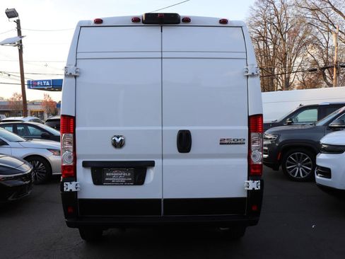 Used 2025 RAM ProMaster 2500 w/ Convenience Group image 4