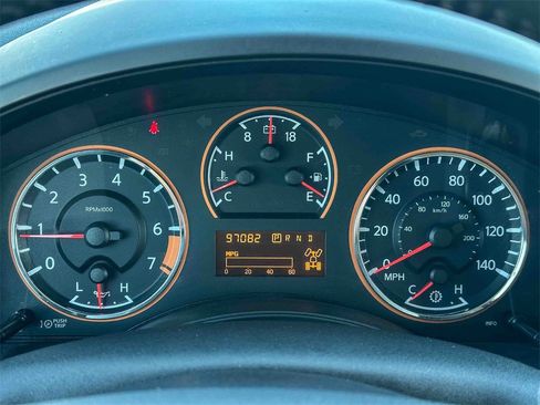 Used 2014 Nissan Titan SL image 24
