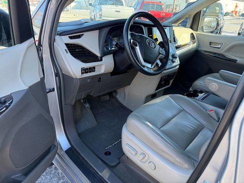 Used 2015 Toyota Sienna XLE Premium image 89