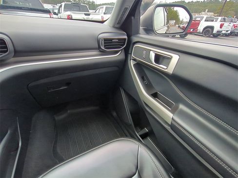 Certified 2022 Ford Explorer XLT w/ Equipment Group 202A image 16