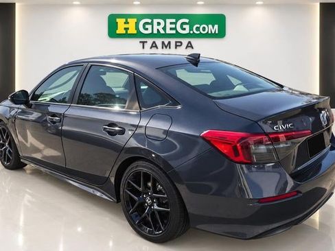 Used 2023 Honda Civic Sport image 2