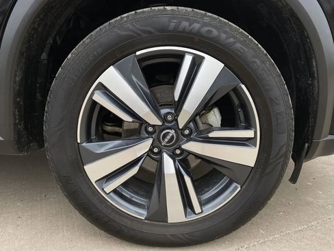 Used 2023 Nissan Rogue SL w/ SL Premium Package image 3