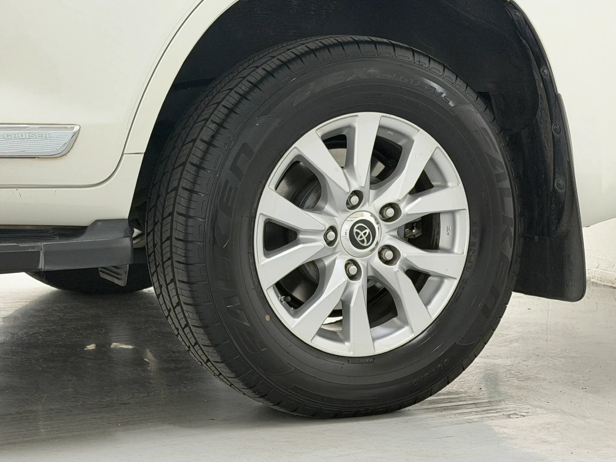 Used 2018 Toyota Land Cruiser AWD/4WD image 98