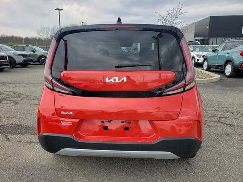 Certified 2023 Kia Soul LX w/ LX Technology Package FWD image 5