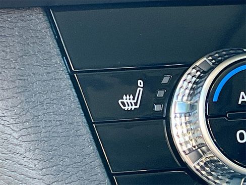 New 2025 Mitsubishi Outlander SE image 21