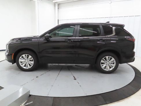 New 2026 Mitsubishi Outlander ES FWD image 7